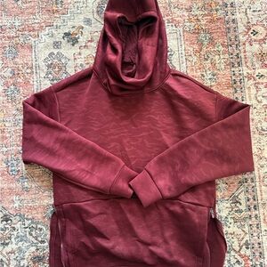 Fabletics Lotta Cocoon Hoodie II Black Cherry Camo